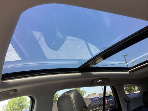 Used 2024 GMC Terrain SLT w/ LPO, Floor Liner Package AWD/4WD image 16