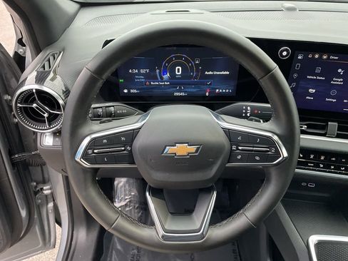 Used 2025 Chevrolet Equinox LT image 12