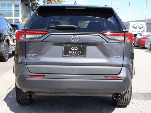 Used 2020 Toyota RAV4 XLE Premium image 8