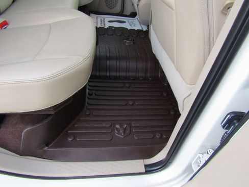 Used 2017 RAM 1500 Laramie image 20