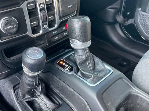 Used 2024 Jeep Wrangler Unlimited Sport AWD/4WD image 18