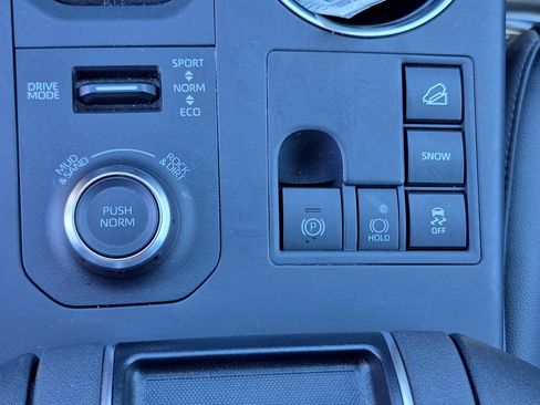 Certified 2025 Toyota Highlander XSE AWD/4WD image 34