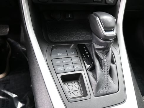 Used 2021 Toyota RAV4 XLE Premium image 14