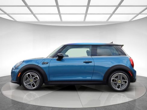 Used 2022 MINI Cooper SE w/ Driver Assistance Package image 5