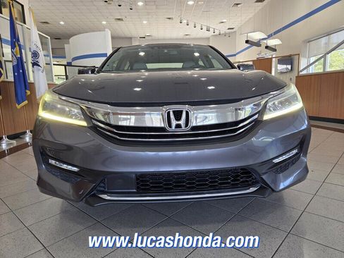 Used 2016 Honda Accord Touring image 2