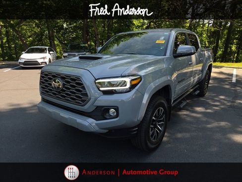 Used 2020 Toyota Tacoma TRD Sport w/ TRD Premium Sport Package AWD/4WD image 16