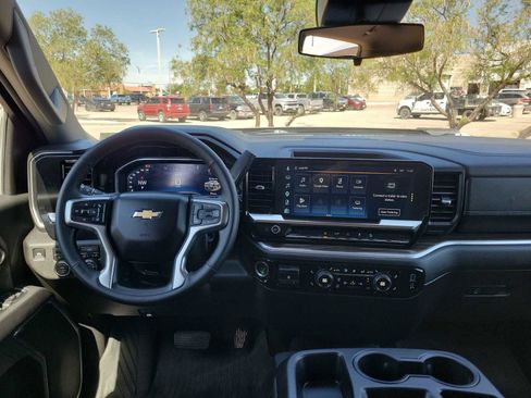 Used 2025 Chevrolet Silverado 2500 LT w/ Leather Package AWD/4WD image 15