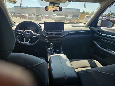 Used 2023 Nissan Altima 2.5 SV w/ SV Premium Package FWD image 8