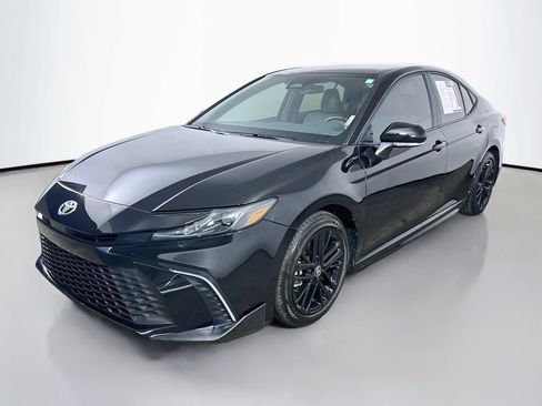 Used 2026 Toyota Camry SE FWD image 3