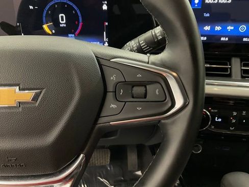 Used 2025 Chevrolet Trax LT w/ LT Convenience Package FWD image 13