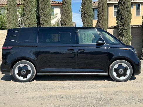New 2025 Volkswagen ID. Buzz Pro S Plus image 3