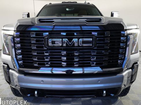 Used 2024 GMC Sierra 2500 Denali Ultimate image 2