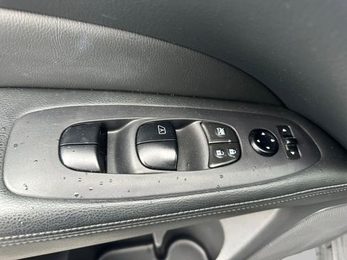 Used 2018 Nissan Pathfinder S AWD/4WD image 11