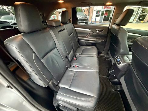 Used 2015 Toyota Highlander XLE AWD/4WD image 11