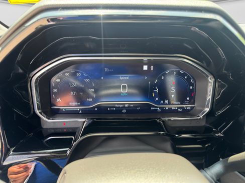 Certified 2022 Chevrolet Silverado 1500 LT w/ Z71 Off-Road Package AWD/4WD image 14