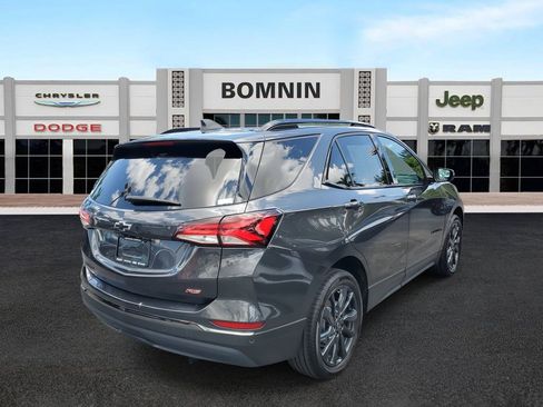 Used 2022 Chevrolet Equinox RS w/ RS Leather Package image 3