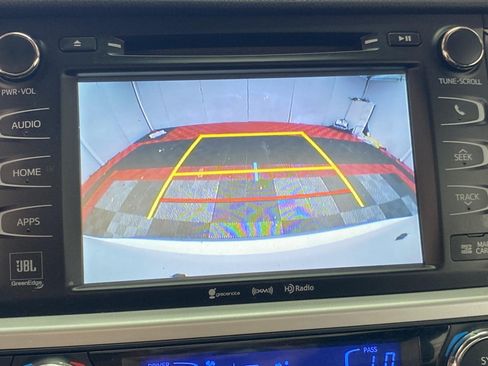 Used 2018 Toyota Highlander Limited AWD/4WD image 29