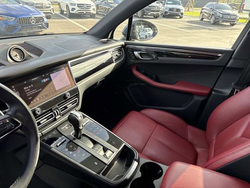 Used 2024 Porsche Macan AWD/4WD image 23