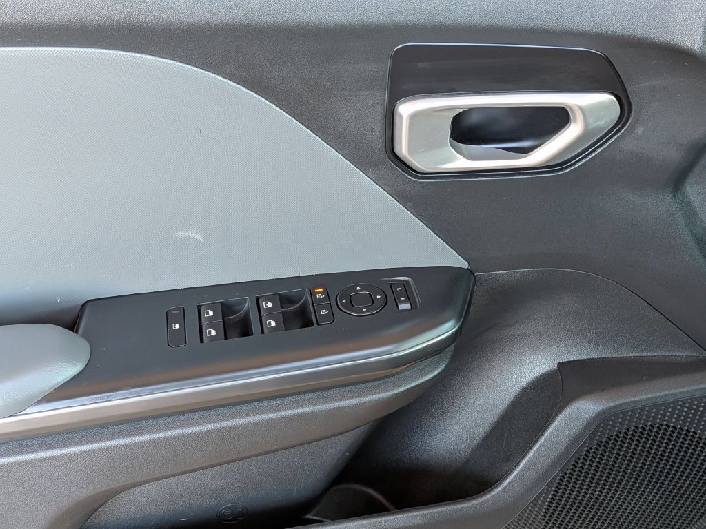 Used 2025 Kia K4 FWD image 13