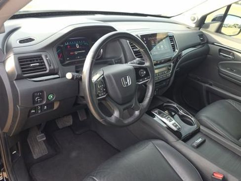 Used 2021 Honda Pilot Touring image 12