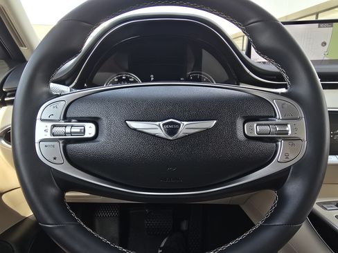 Used 2025 Genesis GV70 2.5T AWD/4WD image 23