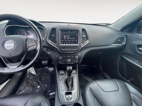 Used 2019 Jeep Cherokee Trailhawk AWD/4WD image 24