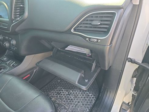 Used 2019 Jeep Cherokee Trailhawk image 18