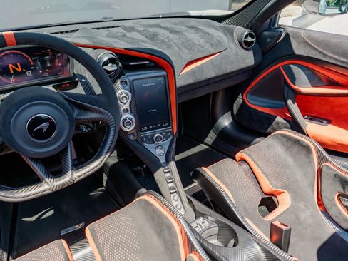 Used 2022 McLaren 765LT RWD image 20