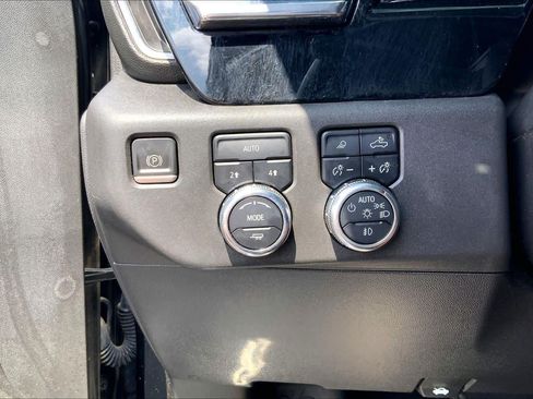 Used 2022 GMC Sierra 1500 SLT AWD/4WD image 36