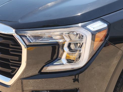 Used 2024 GMC Terrain SLE FWD image 10