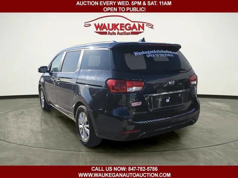 Used 2015 Kia Sedona LX image 6