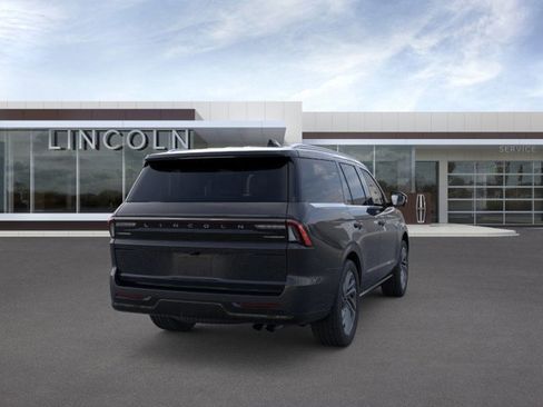 New 2026 Lincoln Navigator Reserve image 8