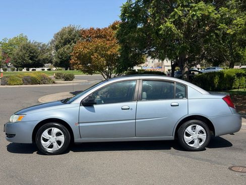 Used 2003 Saturn ION Level 2 FWD image 2