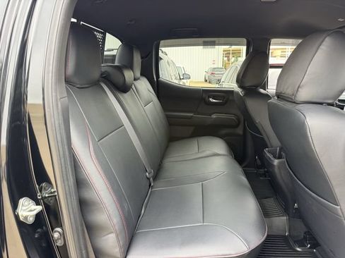Used 2020 Toyota Tacoma TRD Off-Road AWD/4WD image 31