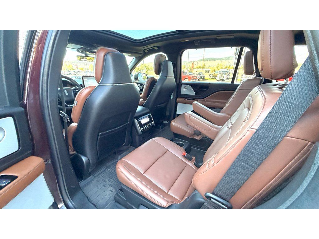 Used 2023 Lincoln Aviator Reserve w/ Equipment Group 201A RWD image 18