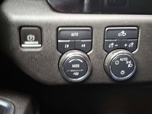 Used 2023 Chevrolet Silverado 1500 LT image 22