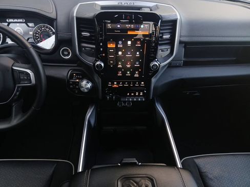 Used 2024 RAM 1500 Laramie AWD/4WD image 3