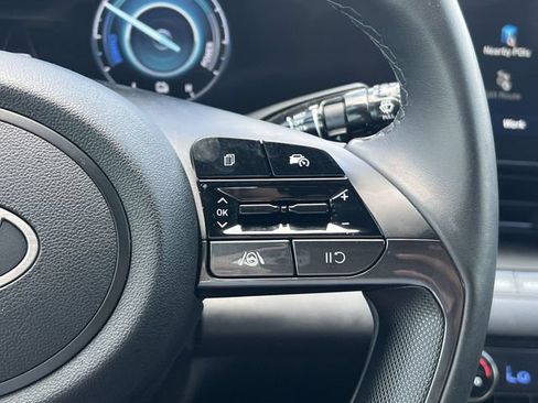Certified 2025 Hyundai Elantra SEL FWD image 28