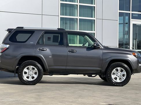 Used 2019 Toyota 4Runner SR5 Premium image 3