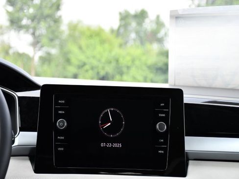 New 2025 Volkswagen Taos SE image 26