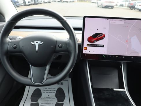 Used 2018 Tesla Model 3 Long Range image 10