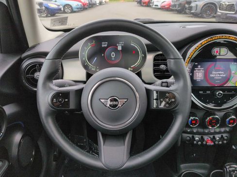Certified 2024 MINI Cooper 4-Door Hardtop FWD image 25