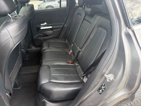 Used 2021 Mercedes-Benz GLA 250 4MATIC w/ Premium Package image 16