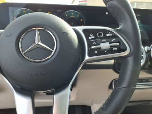 Used 2022 Mercedes-Benz GLB 250 4MATIC image 23