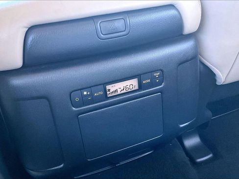 Used 2022 Nissan Armada SV w/ SV Appearance Package image 10