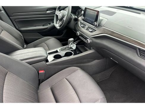 Used 2024 Nissan Altima 2.5 SV FWD image 16