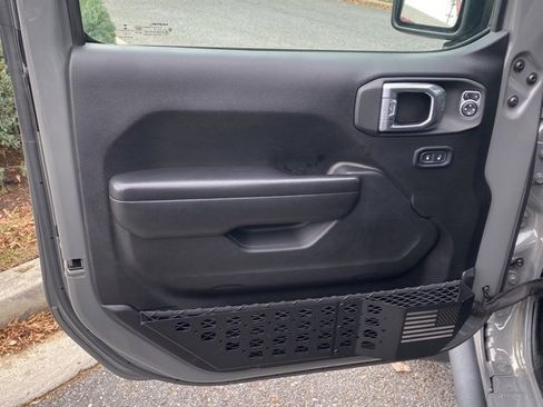 Used 2021 Jeep Gladiator Mojave w/ Safety Group image 12