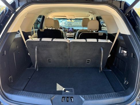 Used 2020 Ford Explorer XLT w/ Equipment Group 202A image 29