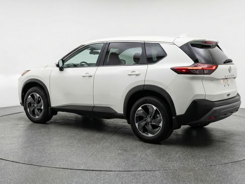 Used 2025 Nissan Rogue SV FWD image 6