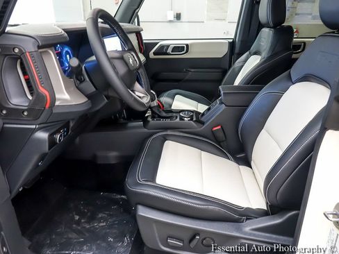 New 2026 Ford Bronco Outer Banks w/ Sasquatch Package AWD/4WD image 8